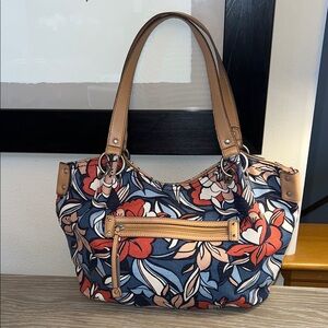 NWOT, Relic by Fossil Marley Shopper Shoulder Bag with a Floral Linen Body.